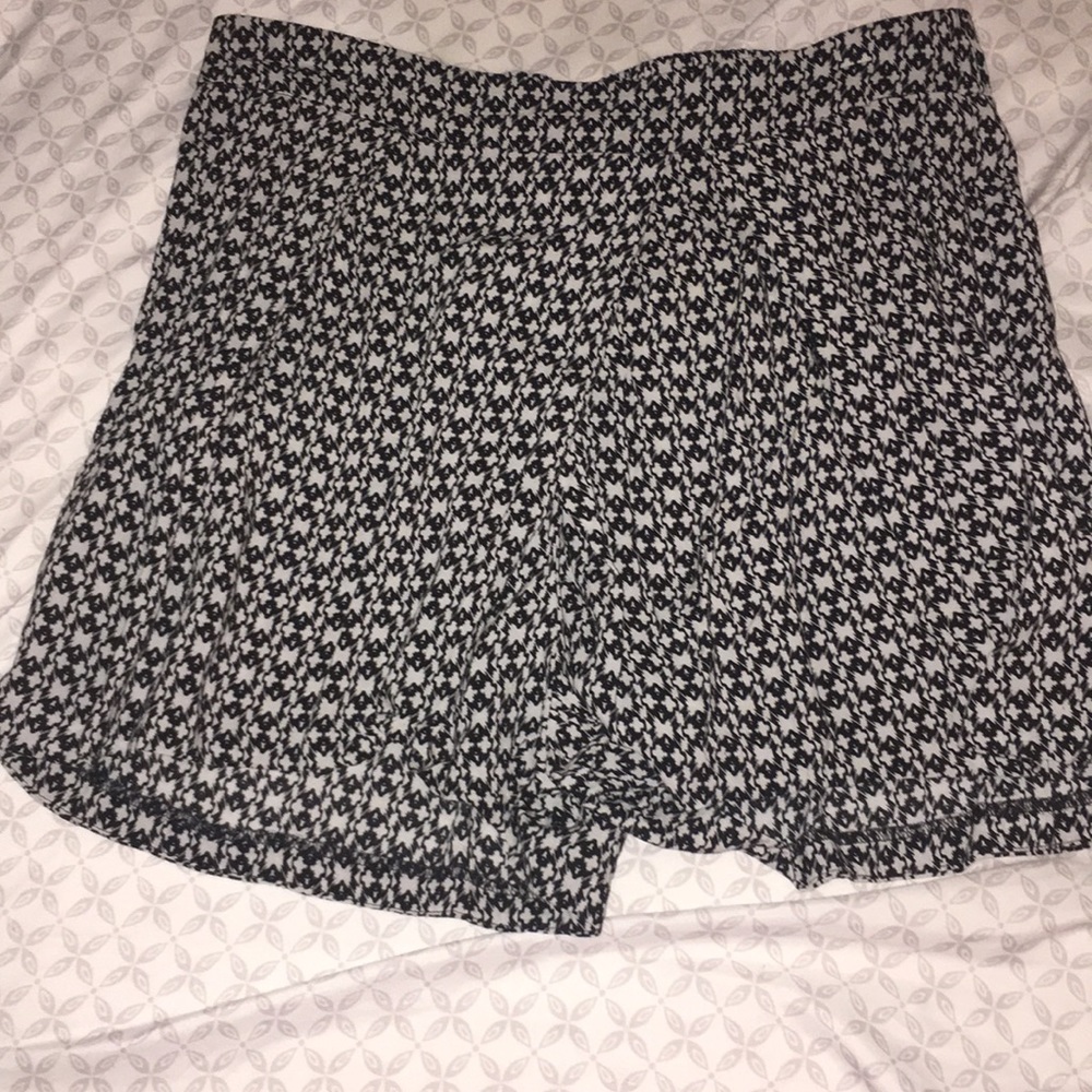 BCBGeneration pleated short